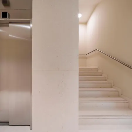 公寓 Elegant And Modern In *