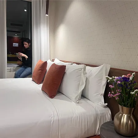 Western Madison Hotel 4*