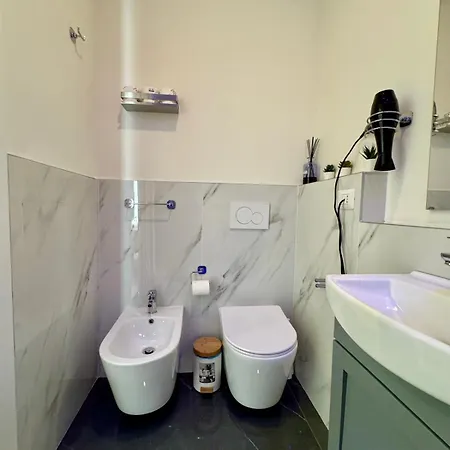 Attractive - 6 Guest house