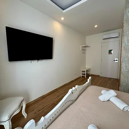 Attractive - 6 Guest house