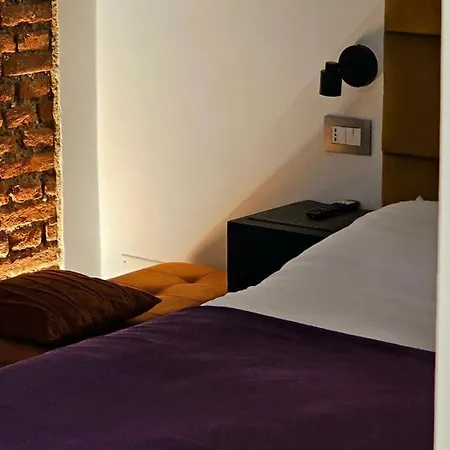 Eanna Scalo Porta Romana Prada Lägenhet