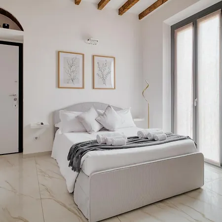 Stylish Retreat In The Tortona District By Mastery Milán