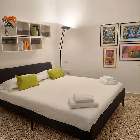 Guesthost - Sant'ambrogio Modern Апартаменты *