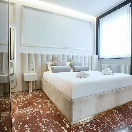 3 Minutes' Walk From The Duomo Cathedral *