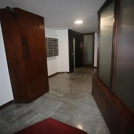 Shopping Street House *