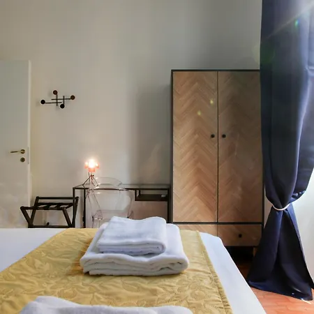 Апартаменты Hacca Collection - Chic 2br In Cool Porta Venezia District *