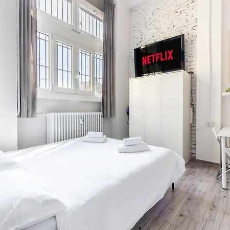 Large Loft Porta Romana With Free Wi-fi Milaan