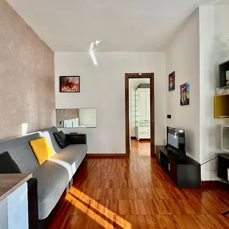 Terrazzo Di Bicocca Niguarda M5 M3 Ice Park & Garibadi Station Milánó