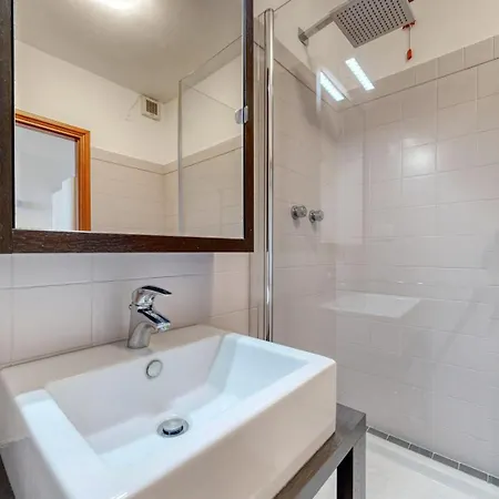 Brand New 1 Bedroom In Navigli Area Apartman