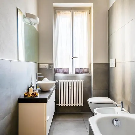 アパート Exclusive 3 Bedrooms Near Duomo *