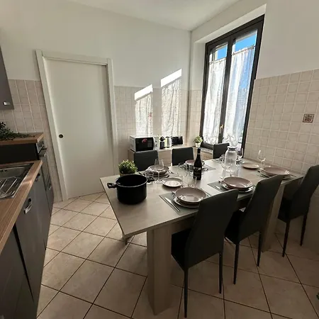 Ourjoy & Skyjoy Condo Units - Via M Gioia, 47 - Strong Wifi, 1 Private Parking, Central Station, Milan 公寓