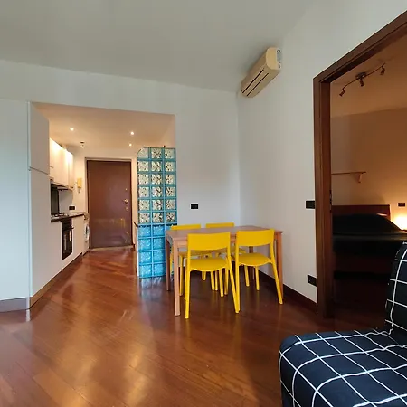 Center Urban Apt, Ac, Wifi, Metro M3 Duomo شقة