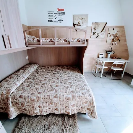 Shopping Street House *