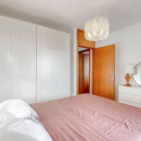 Brand New 1 Bedroom In Navigli Area Apartman Milánó