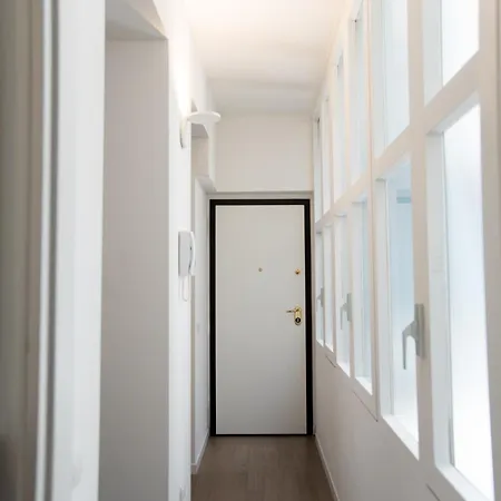 Artstay - Duomo, Spiga, Near Metro M1 Daire Milano