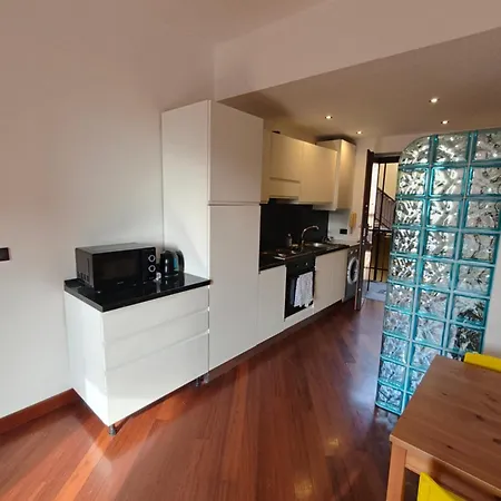 Center Urban Apt, Ac, Wifi, Metro M3 Duomo شقة