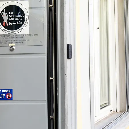 La Vecchia Milano-les Nubles Vannucci - Il Ballatoio E Il Cortile 米兰