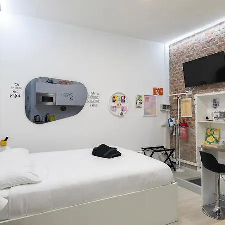 La Vecchia Milano-les Nubles Vannucci - Il Ballatoio E Il Cortile * Mediolan