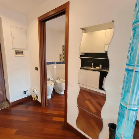 شقة Center Urban Apt, Ac, Wifi, Metro M3 Duomo *