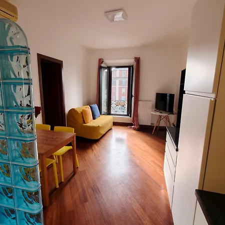 Center Urban Apt, Ac, Wifi, Metro M3 Duomo شقة *