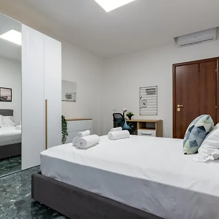 Spacious 4-bed 2-bath, 3 Min Walk To M1 Bande Nere *