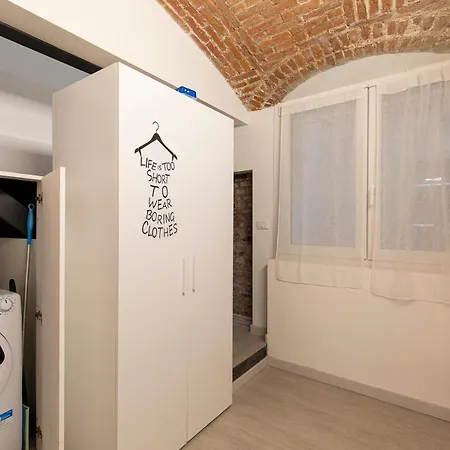 La Vecchia Milano-les Nubles Vannucci - Il Ballatoio E Il Cortile 米兰