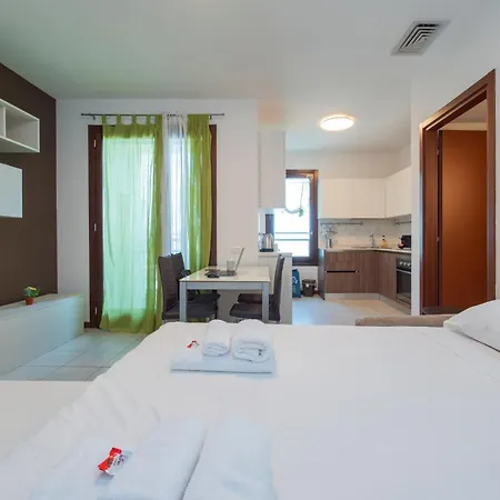 Bicocca, Free Parking, Private Garage, Metro M5 200m, Garden, Kids & Pet Friendly Mediolan