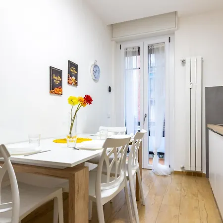 Apartment Spacious 4-bed 2-bath, 3 Min Walk To M1 Bande Nere
