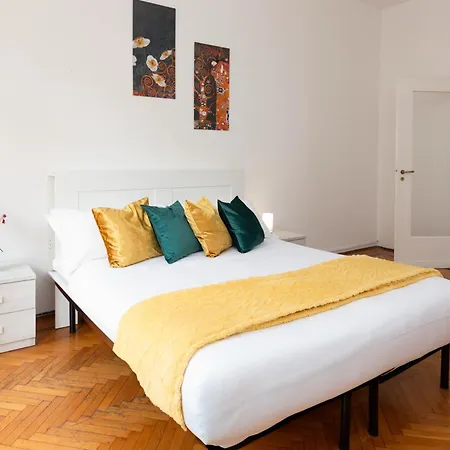 Artstay - Exclusive In Porta Romana, Free Parking Daire Milano