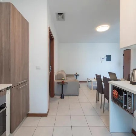 Appartamento Bicocca, Free Parking, Private Garage, Metro M5 200m, Garden, Kids & Pet Friendly Milano