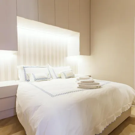 Marcora 6t Luxury Living In Brera - 15min Walk To Duomo * Милан