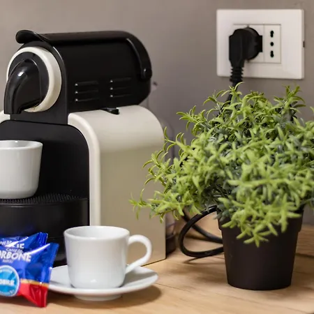 Spacious 4-bed 2-bath, 3 Min Walk To M1 Bande Nere *