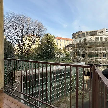 Artstay - Exclusive In Porta Romana, Free Parking Daire *