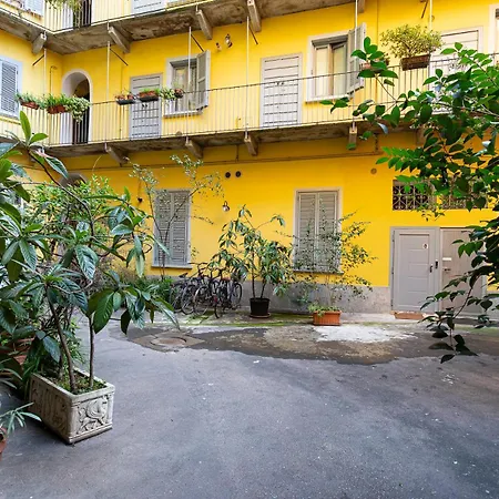 La Vecchia Milano-les Nubles Vannucci - Il Ballatoio E Il Cortile *