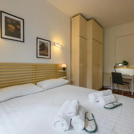 Pontaccio, 4 - Vivere In Brera, Quartiere Bohemien Di *