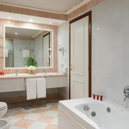 Leonardo Center Hotel 4*