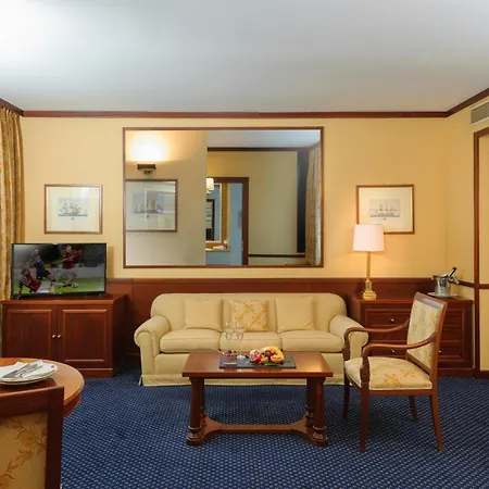 Leonardo Center Отель 4*