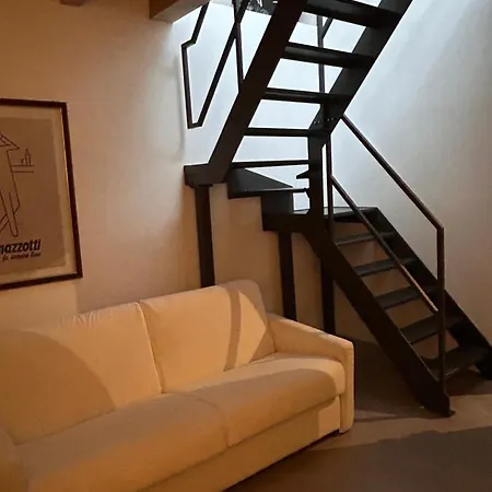 Loft Navigli With Private Garden 3* Milán