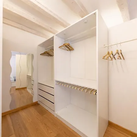 Brera-moscova Duomo 15 Minuti A Piedi Apartament