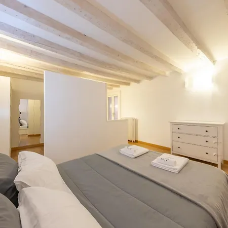 Brera-moscova Duomo 15 Minuti A Piedi Apartament *