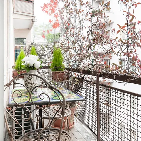 Easylife - In Via Della Spiga Milánó