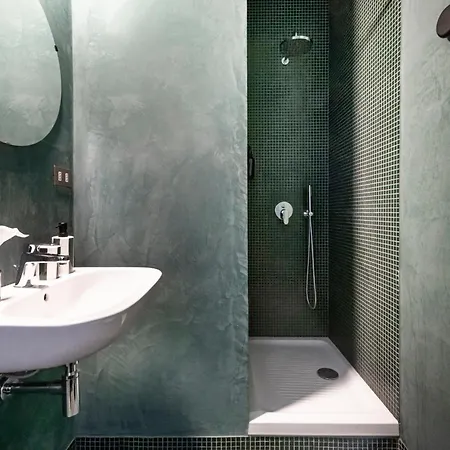 Easylife - In Via Della Spiga Milánó