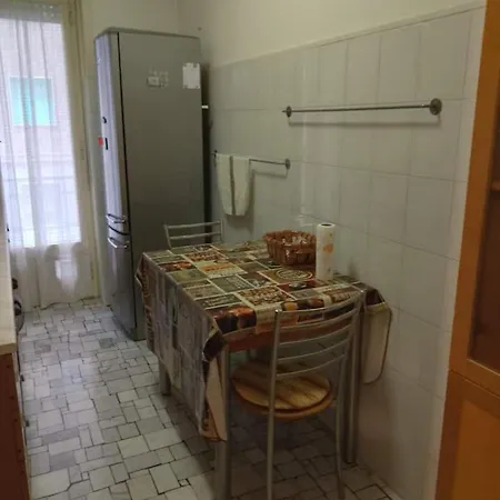 Alloggio in famiglia Stanza Matrimoniale Comoda, A 5 Minuti A Piedi Dalla Metro, Perfetta Per Muoversi A Milano