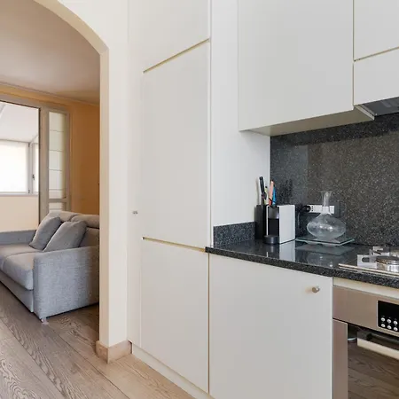Duomo - San Babila - Elegante Trilocale Con Balcone Apartmán Milán