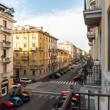 Youhosty - Compagnoni 8 Милан