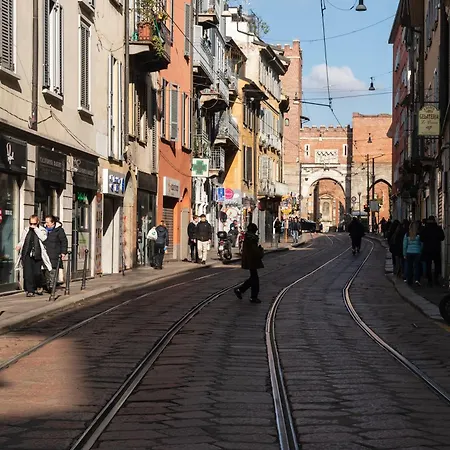 Youhosty - Ticinese Wood 60 * Milan