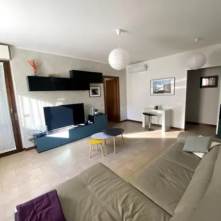 Duo Living, Spacious Comfortable 5 Minutes From Lancetti * Milaan
