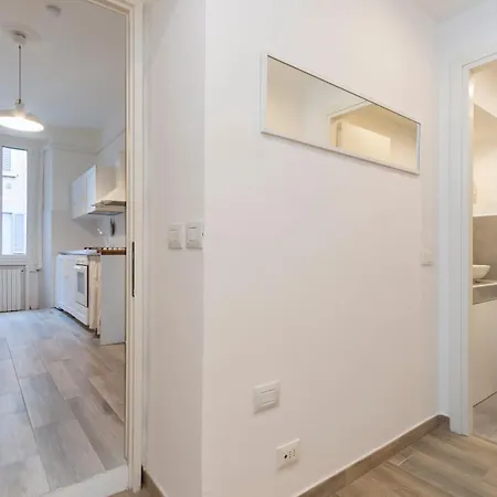 M1 M2 A Short Walk From The Subway *