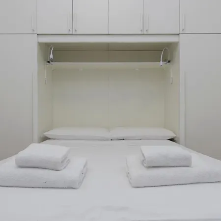 Navigli,m2 A Stone's Throw From The Subway