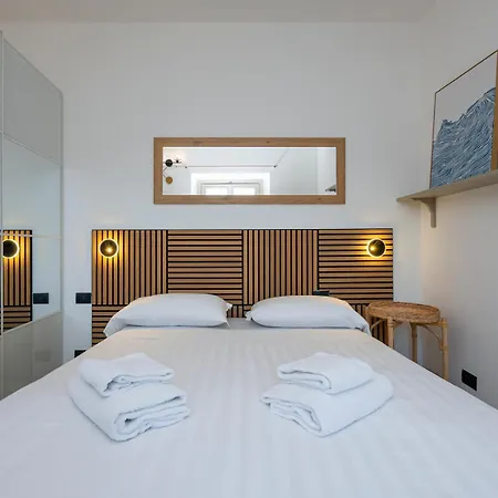 アパート Bright Top-floor With Private Terrace
